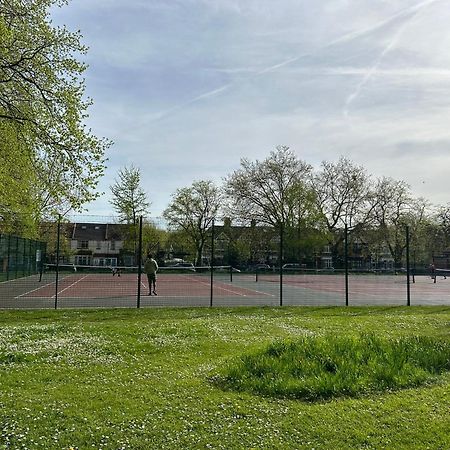 Stylish 2 Bed Bungalow In East Ham, Close To Excel London Exterior photo