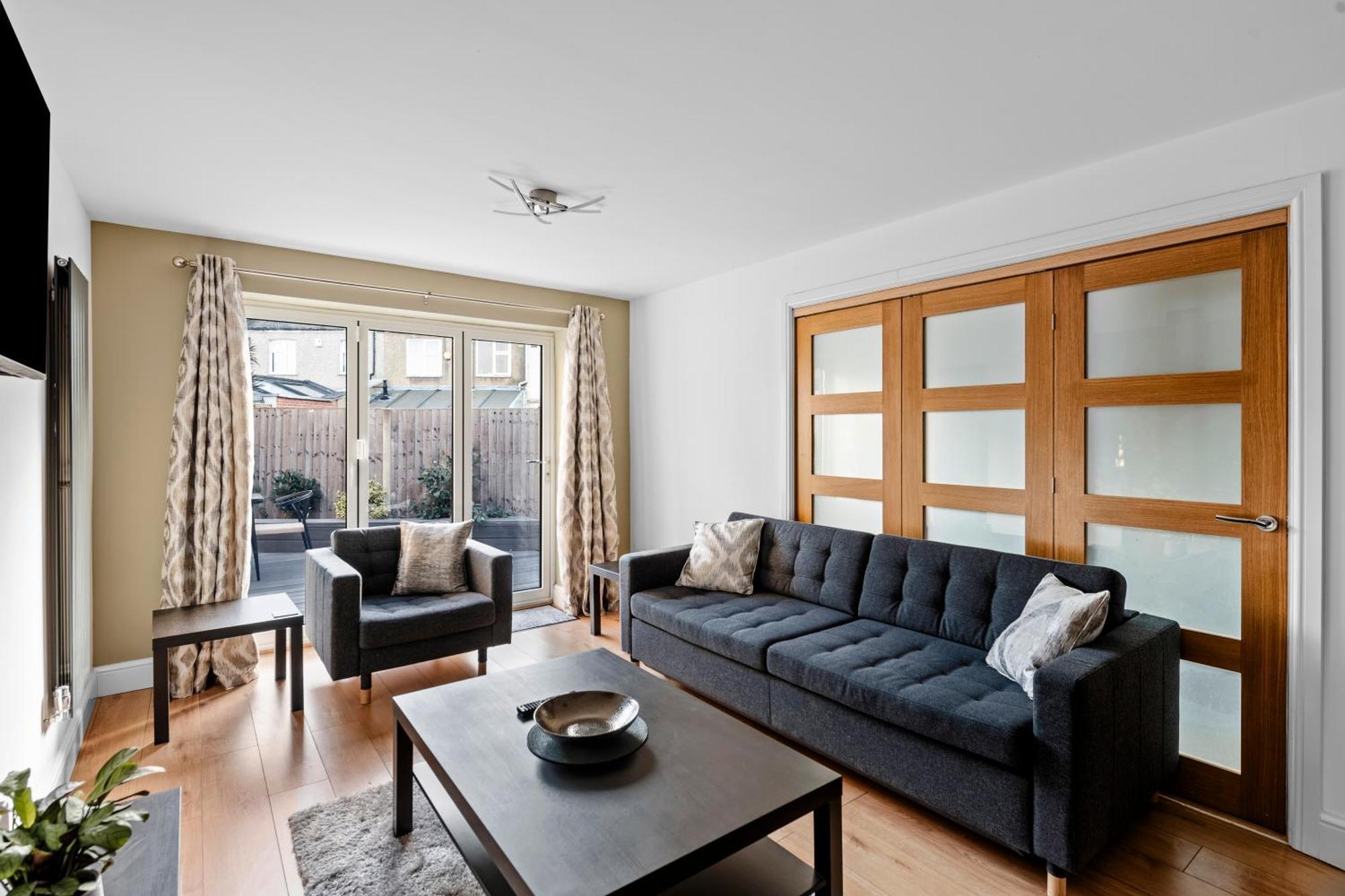 Stylish 2 Bed Bungalow In East Ham, Close To Excel London Exterior photo